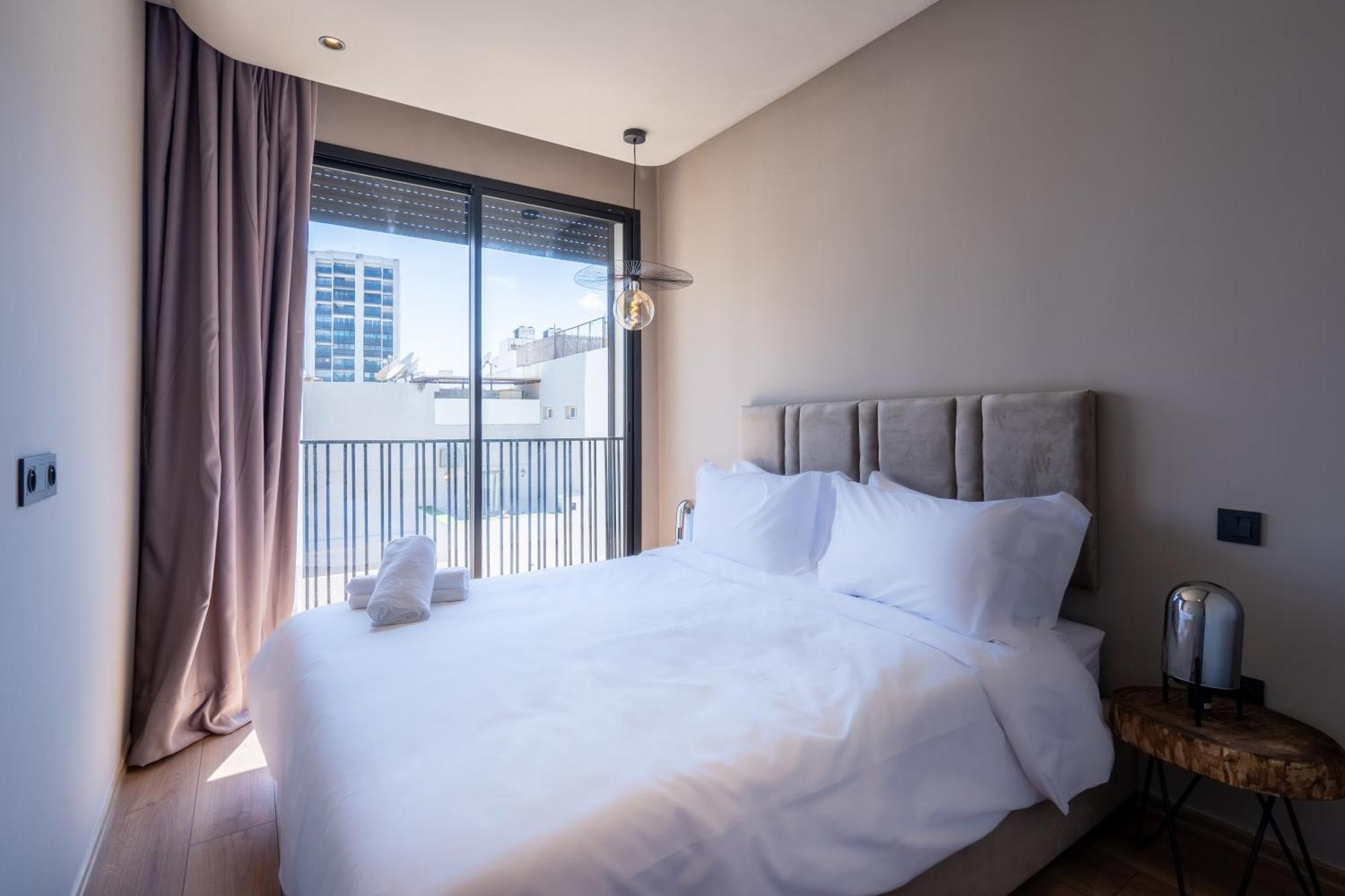 Twenty Six Anfa Luxury Residence By Shortstaycasa-Central-Parking Casablanca Bagian luar foto